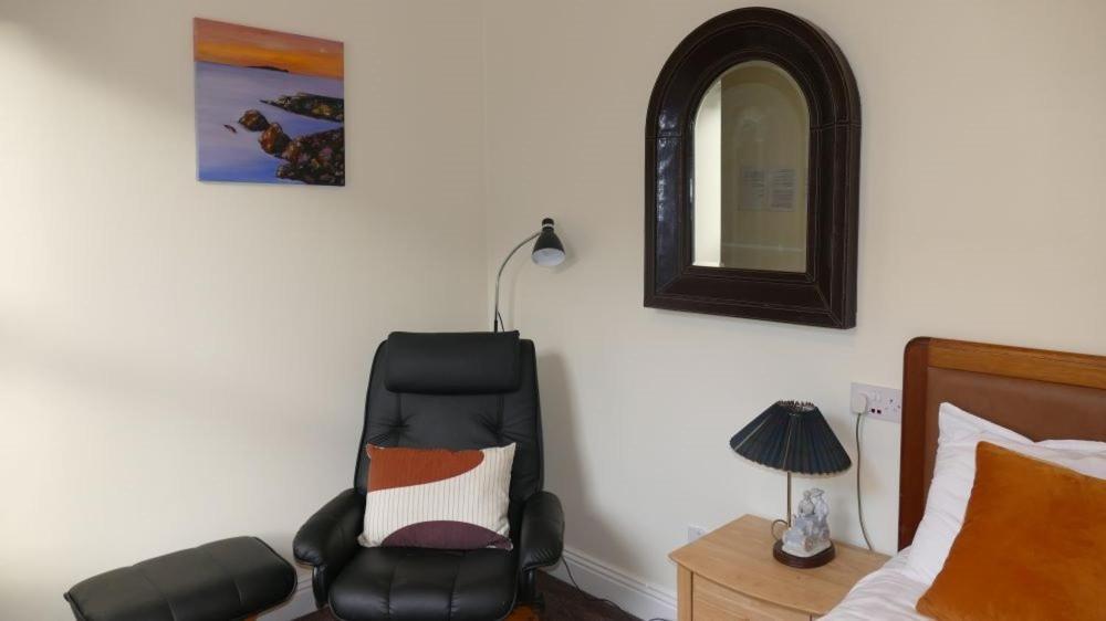 Avonmore House Guest Accommodation Йол Екстериор снимка