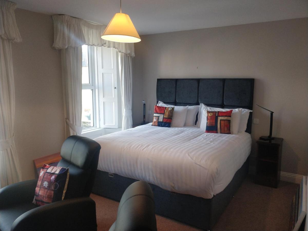 Avonmore House Guest Accommodation Йол Екстериор снимка
