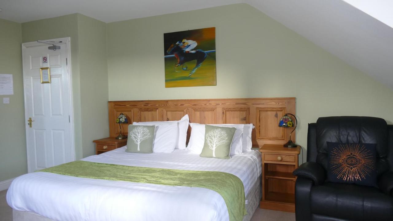 Avonmore House Guest Accommodation Йол Екстериор снимка