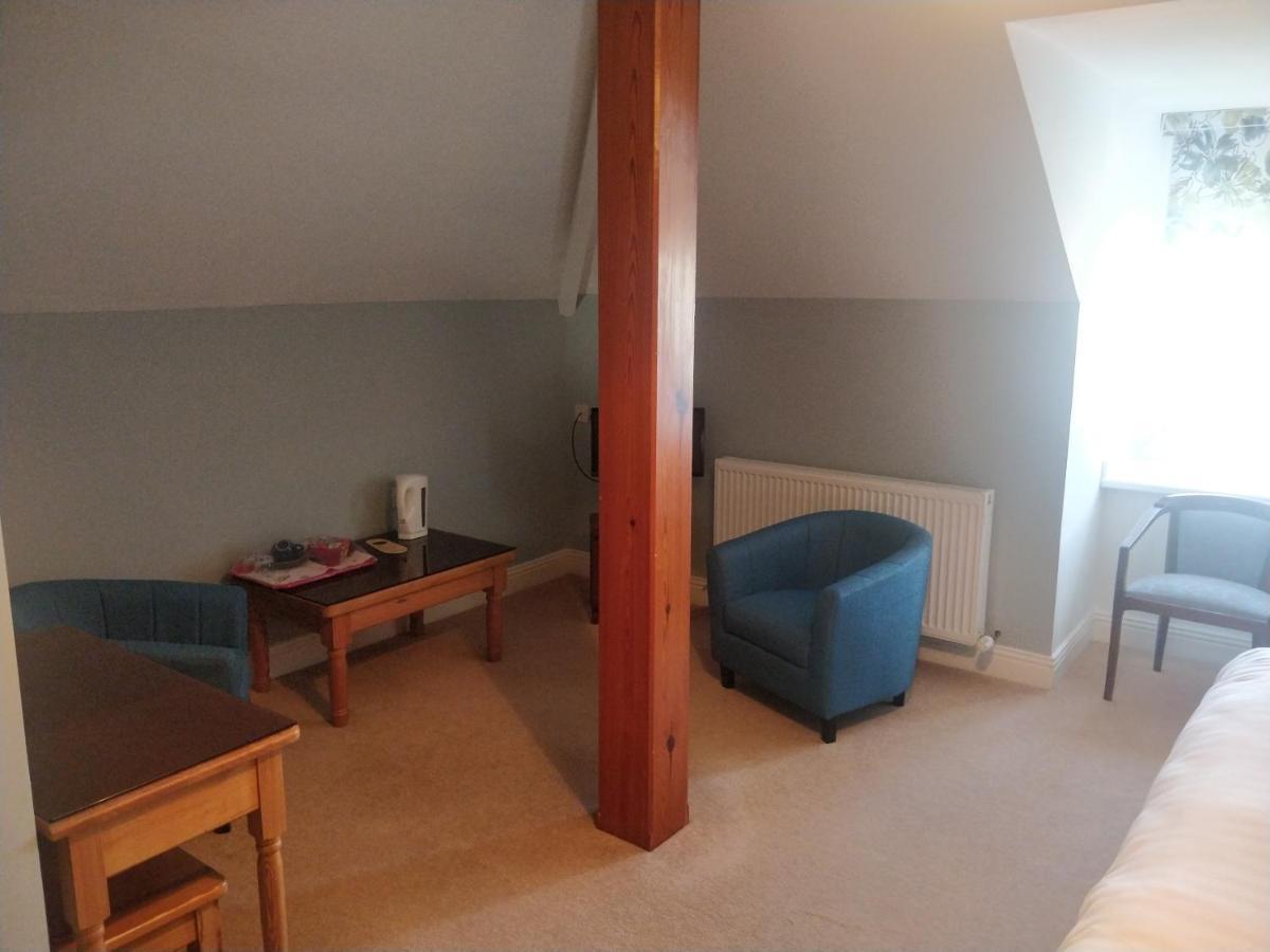 Avonmore House Guest Accommodation Йол Екстериор снимка