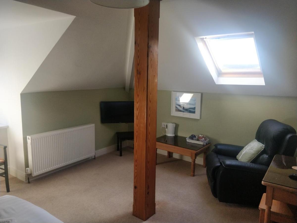 Avonmore House Guest Accommodation Йол Екстериор снимка