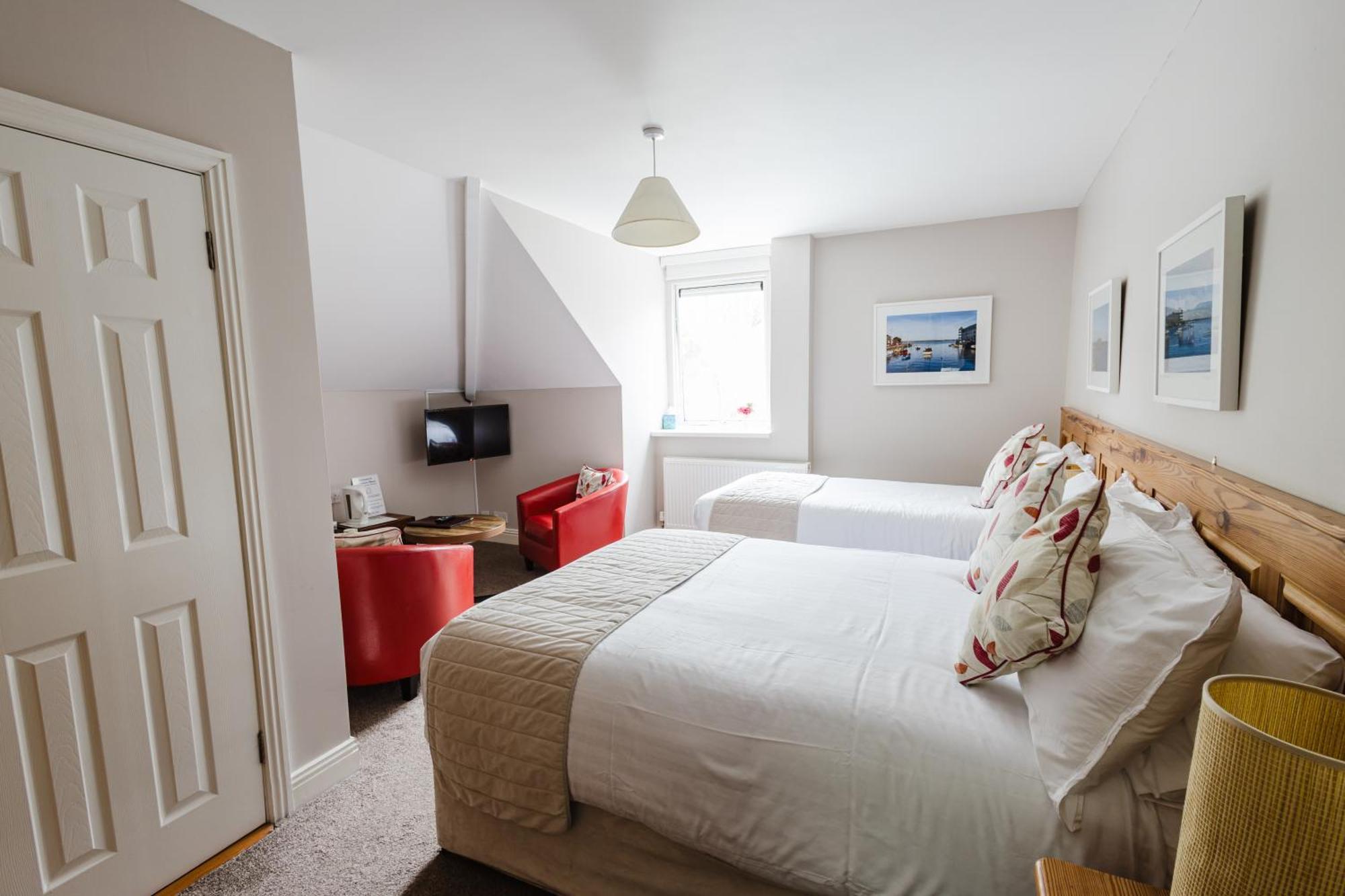 Avonmore House Guest Accommodation Йол Екстериор снимка