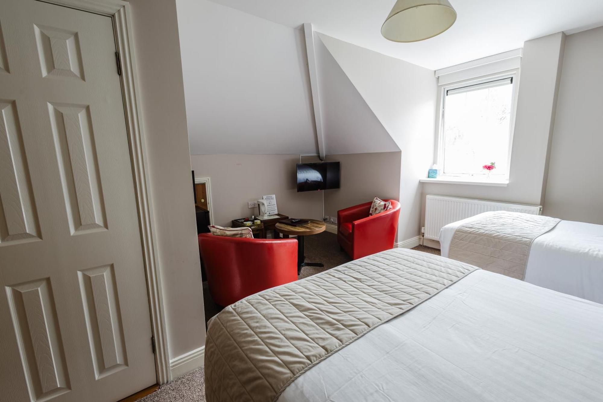 Avonmore House Guest Accommodation Йол Екстериор снимка